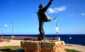 Polignano A Mare: Sulla Piazza Di Domenico Modugno